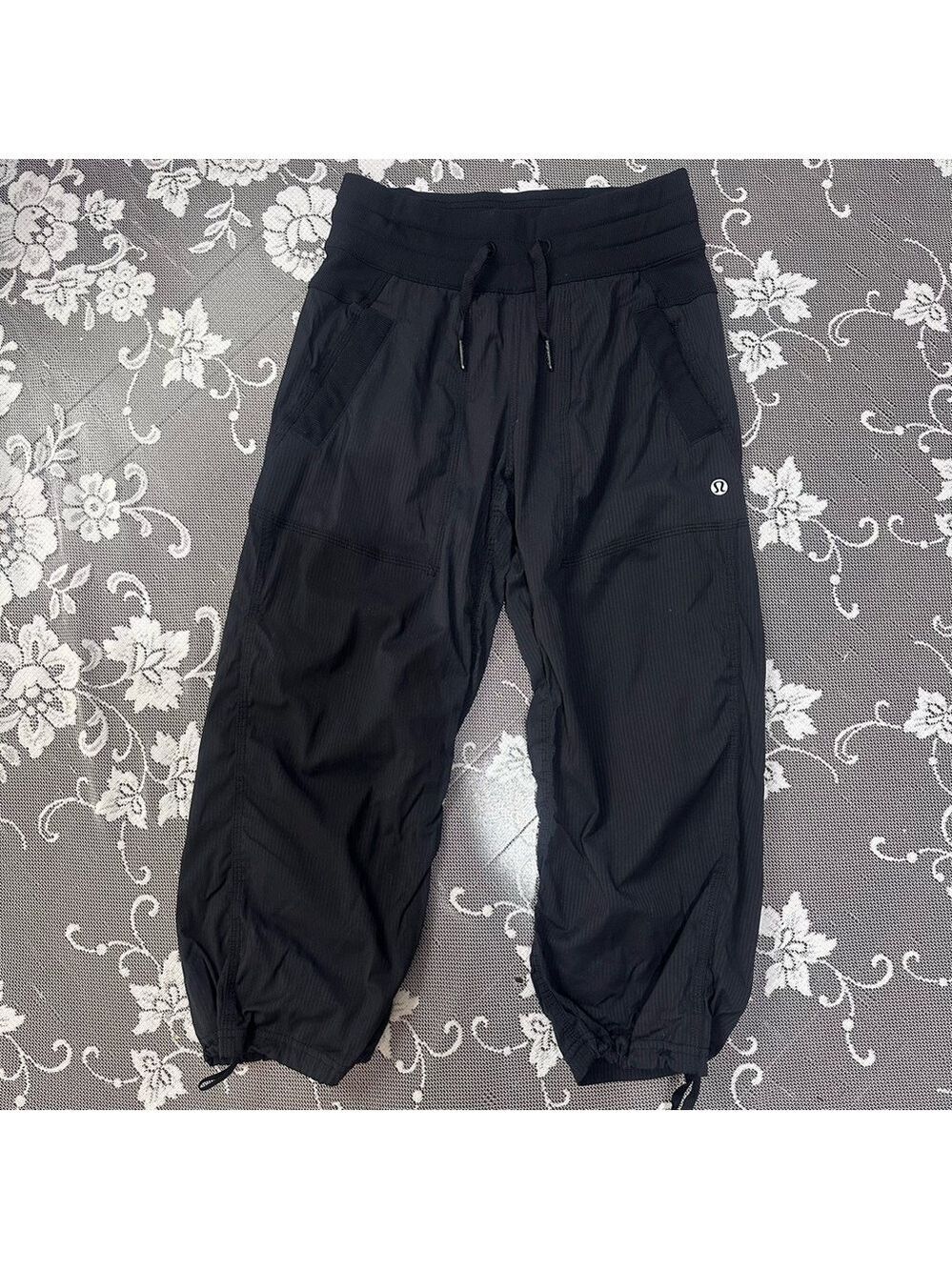 Lululemon Dance Studio Capris in Black Sz 2